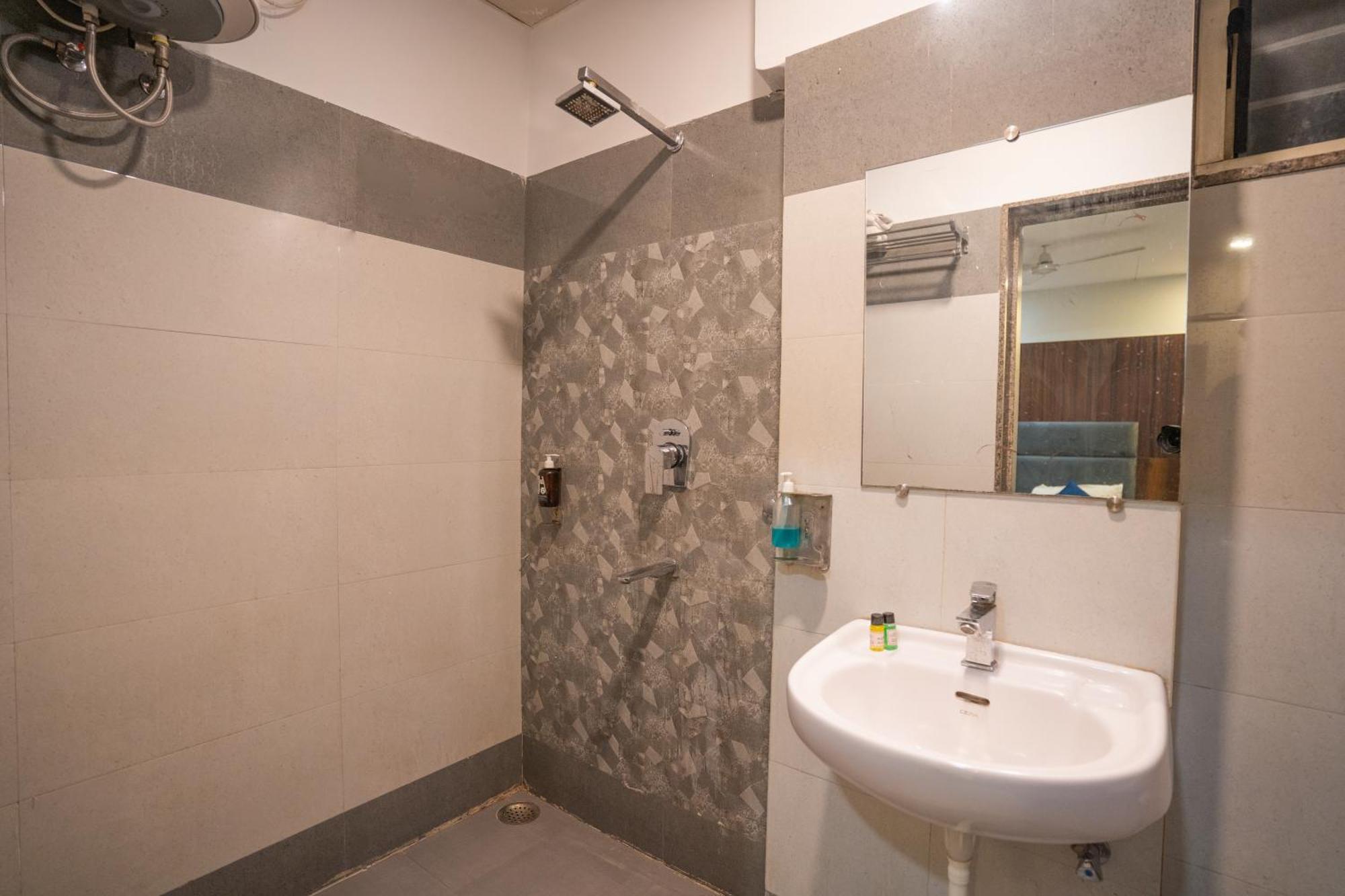 Hotel Naman Udaipur Kültér fotó