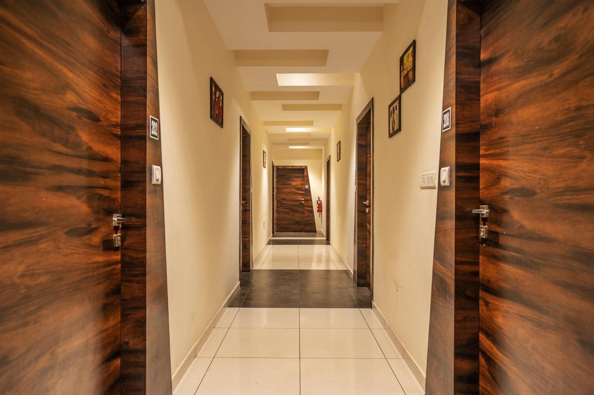 Hotel Naman Udaipur Kültér fotó
