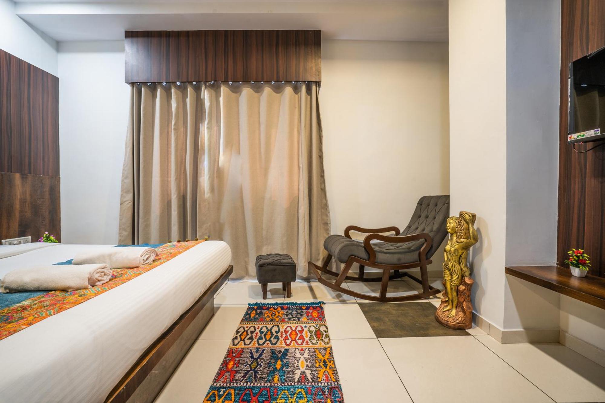 Hotel Naman Udaipur Kültér fotó