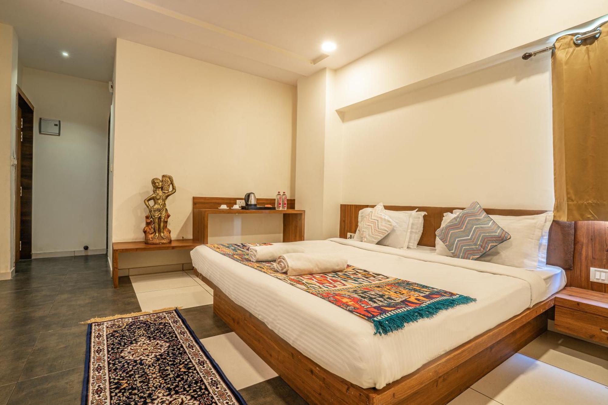 Hotel Naman Udaipur Kültér fotó