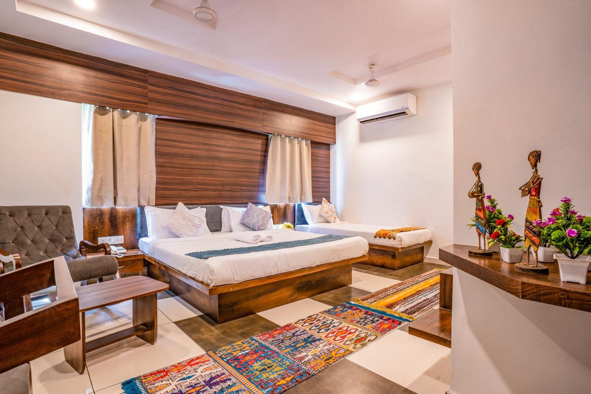 Hotel Naman Udaipur Kültér fotó