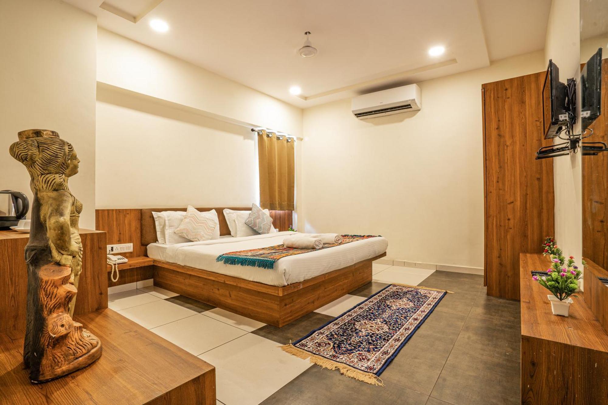 Hotel Naman Udaipur Kültér fotó
