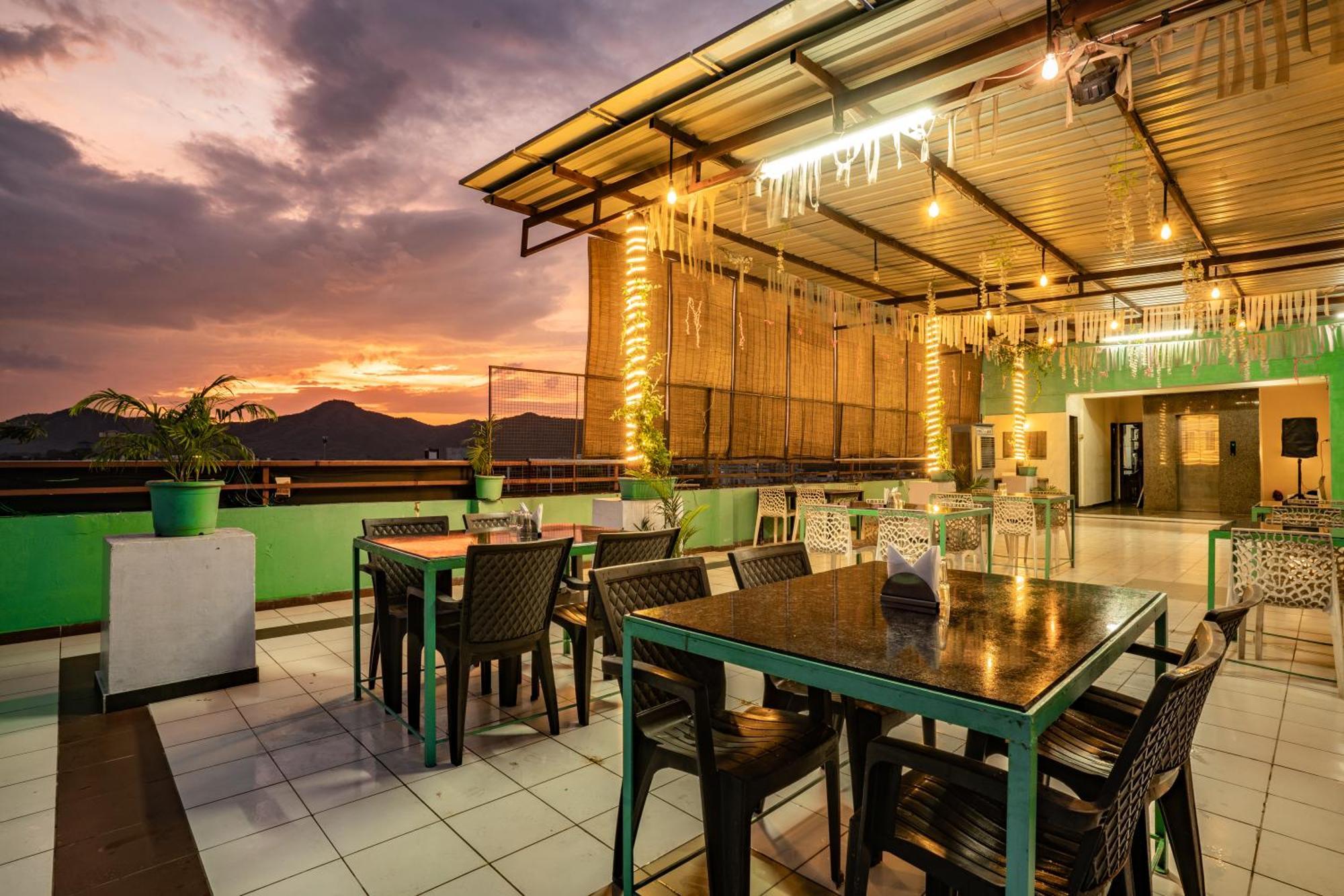 Hotel Naman Udaipur Kültér fotó