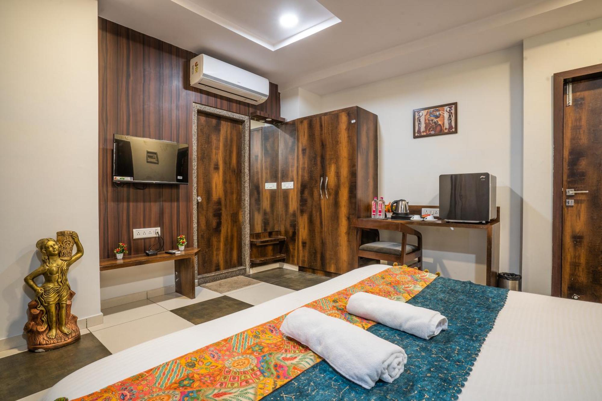 Hotel Naman Udaipur Kültér fotó