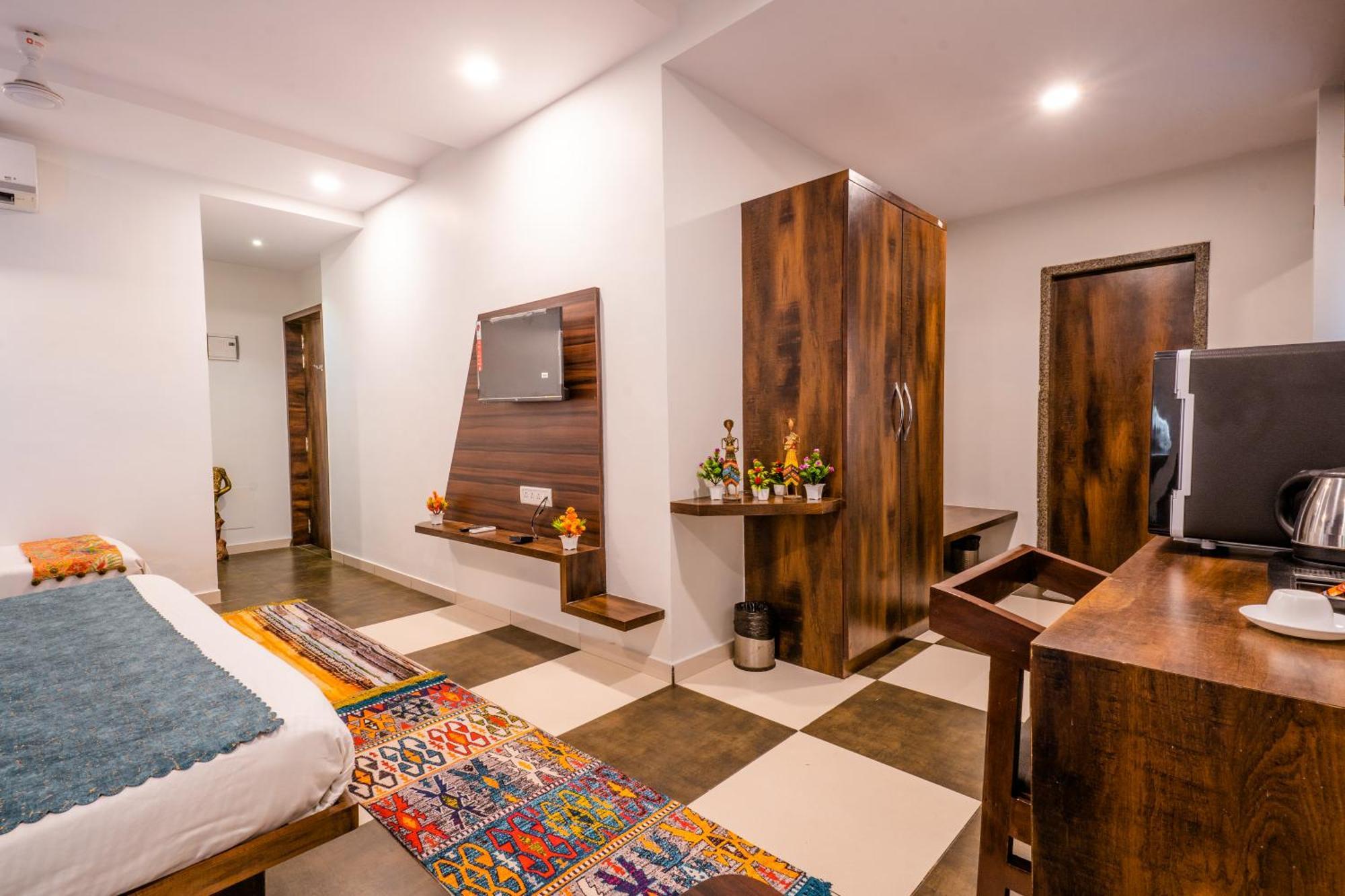 Hotel Naman Udaipur Kültér fotó