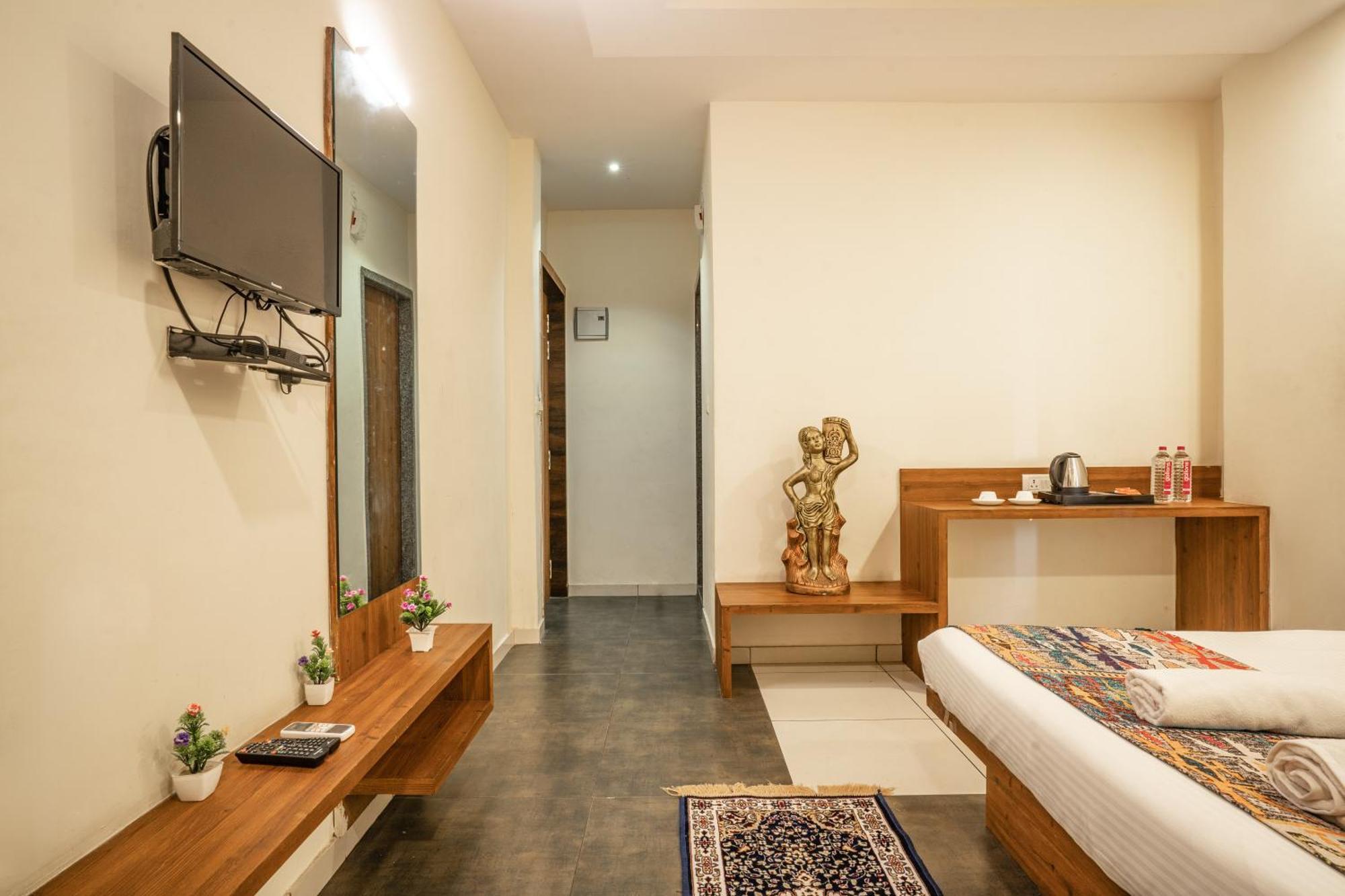 Hotel Naman Udaipur Kültér fotó