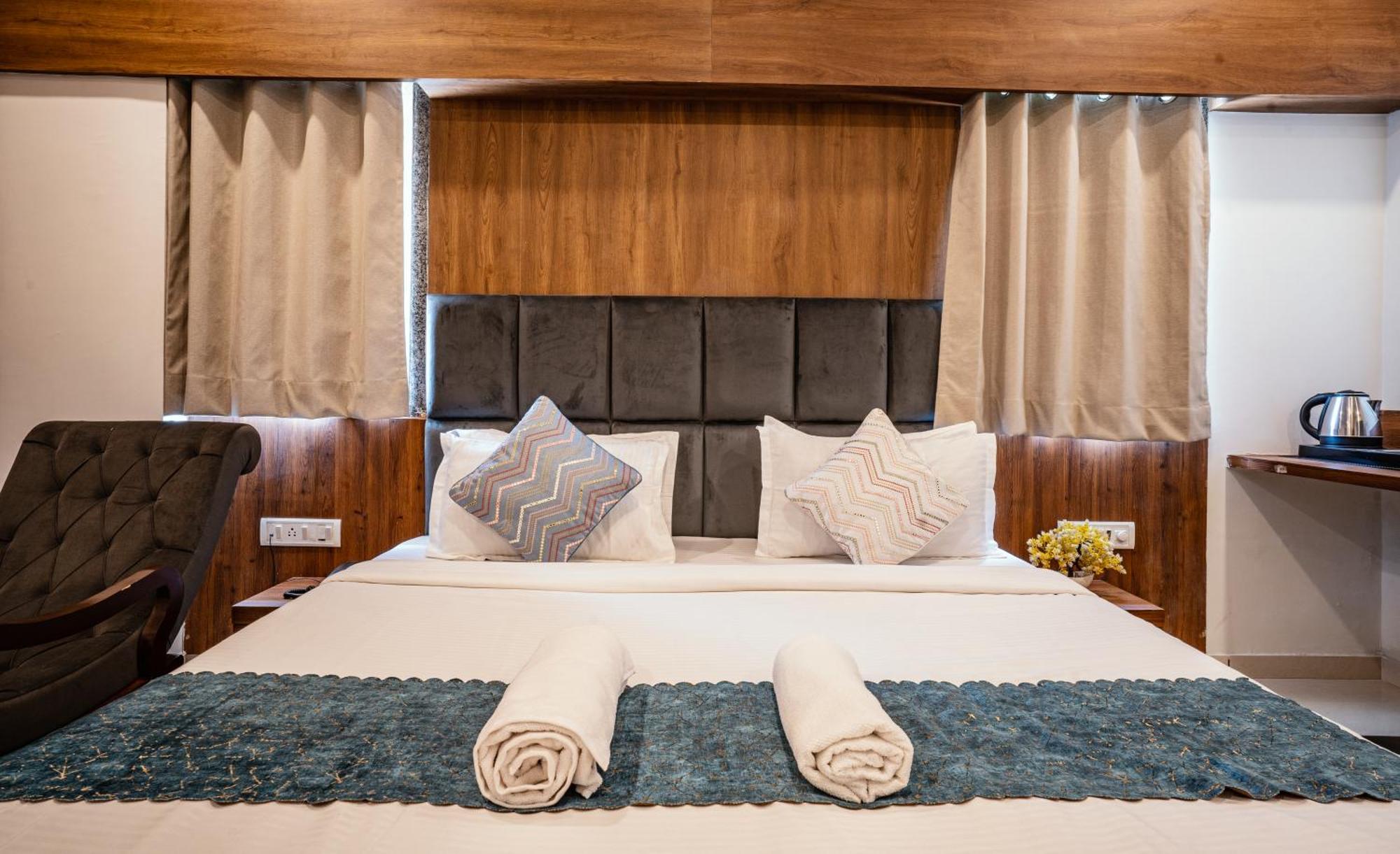 Hotel Naman Udaipur Kültér fotó