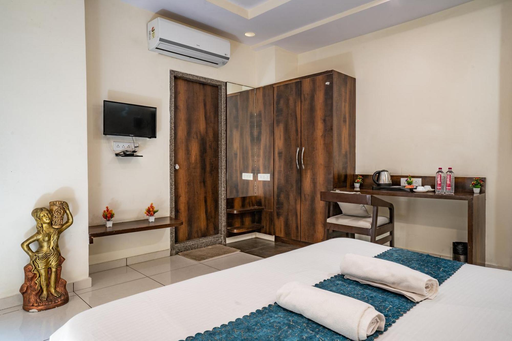 Hotel Naman Udaipur Kültér fotó