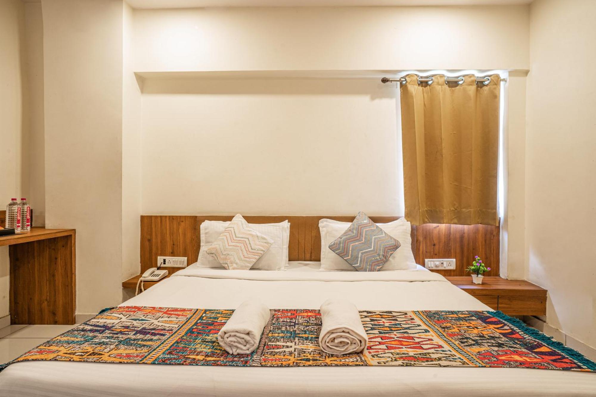 Hotel Naman Udaipur Kültér fotó