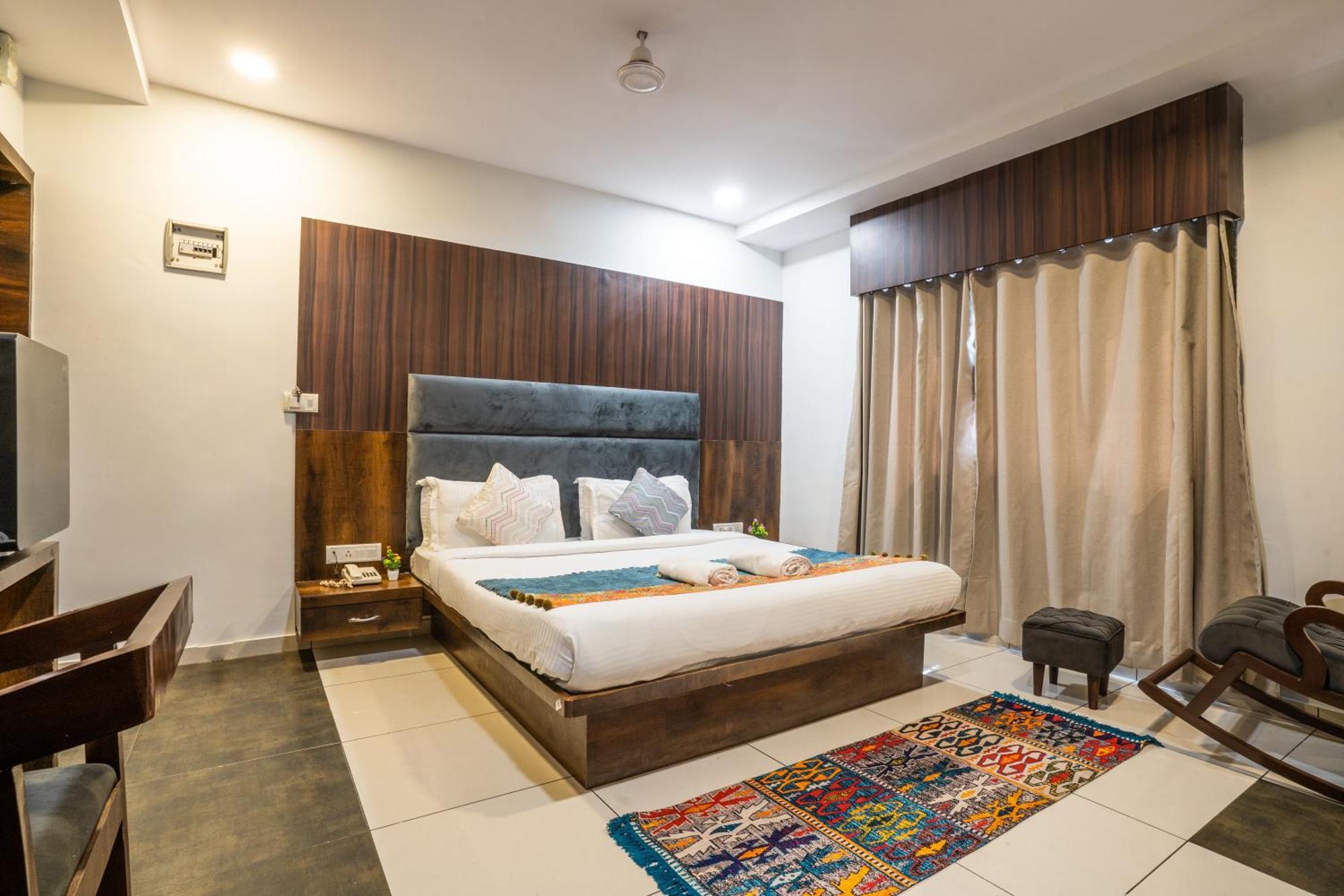 Hotel Naman Udaipur Kültér fotó