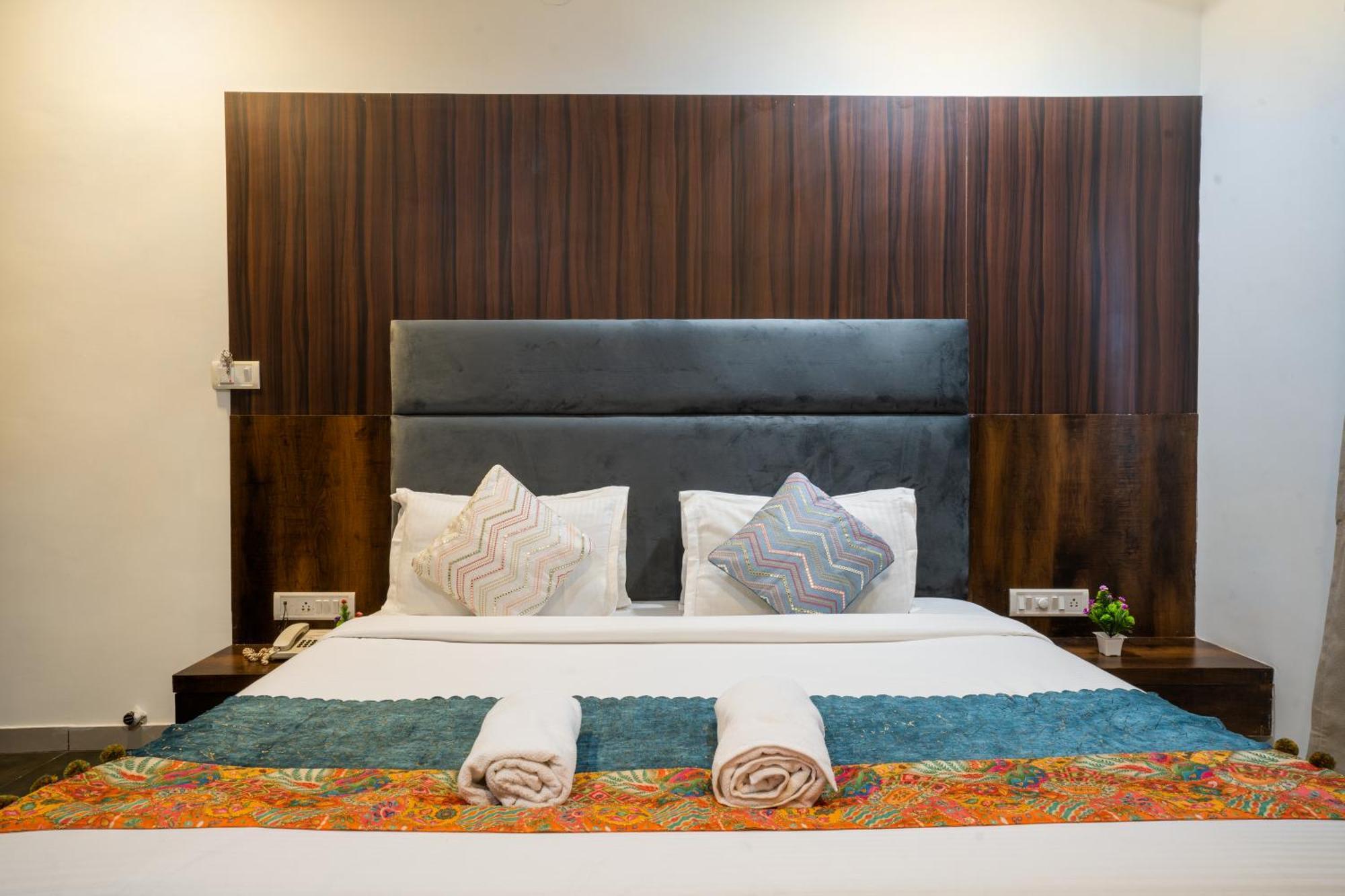 Hotel Naman Udaipur Kültér fotó