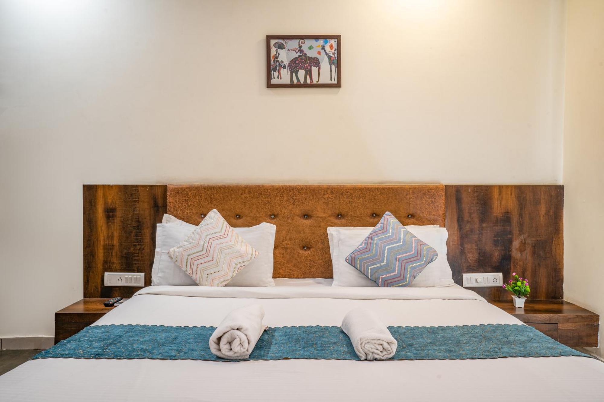 Hotel Naman Udaipur Kültér fotó